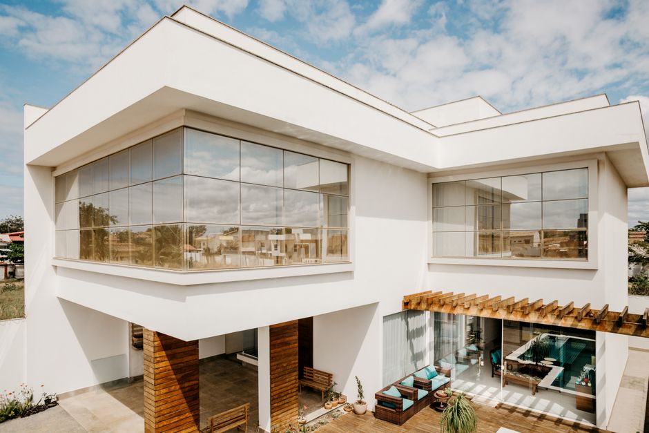 Innovatieve verandaontwerpen met metalen structuren.