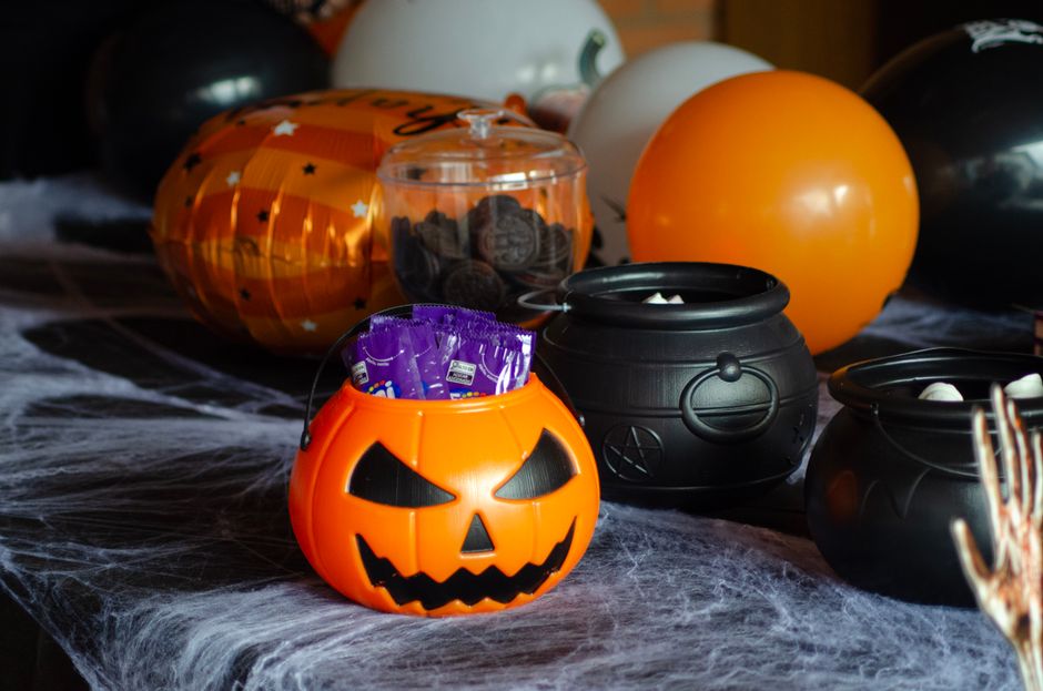 Pompoenen en kaarsen voor spookachtige sfeer Pompoenen en kaarsen voor spookachtige sfeer